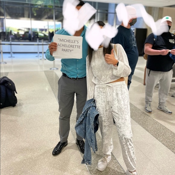 Crushed Velvet White Set - Bachelorette - Picture 3 of 3